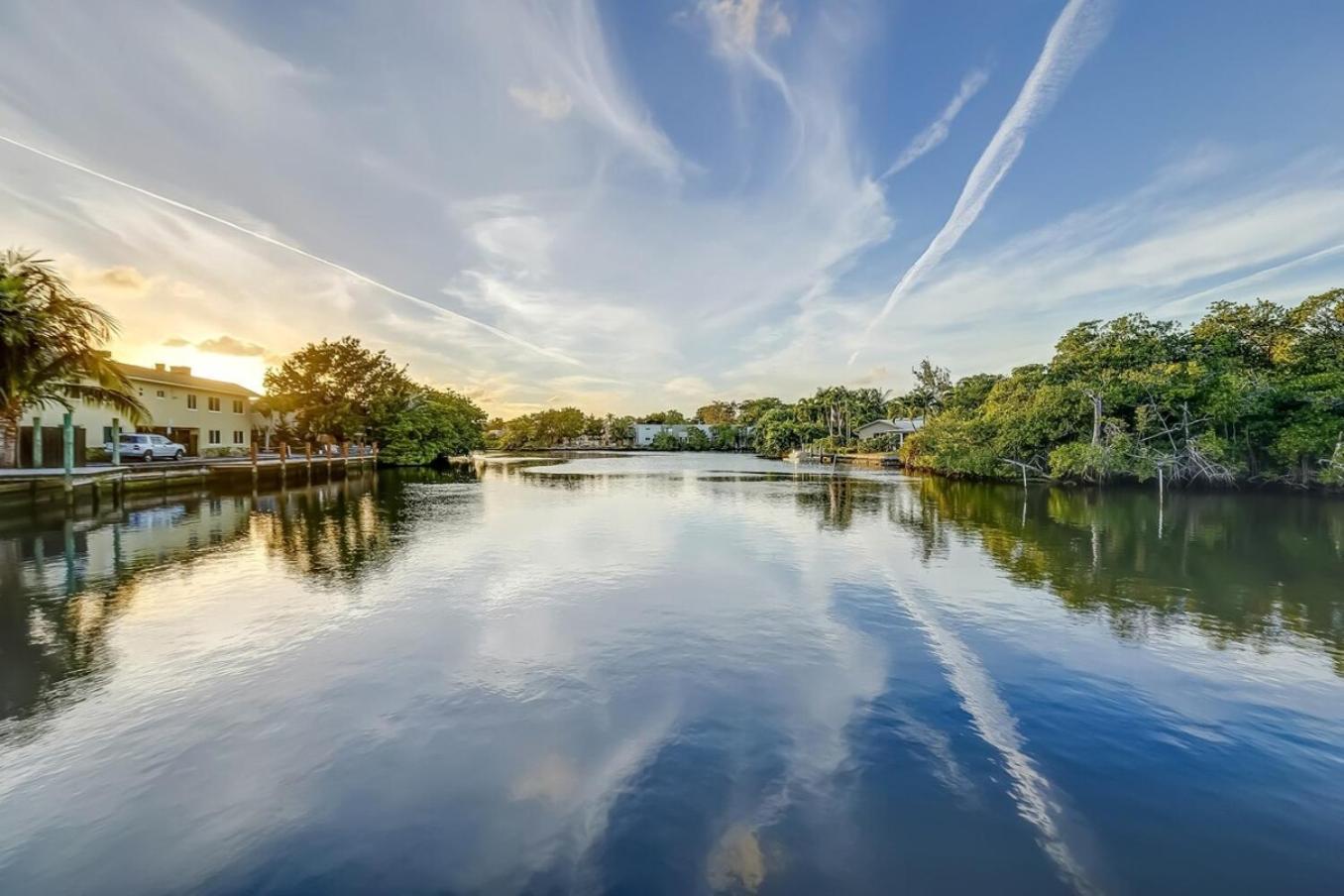 Waterfront Apartment Private Patio Pool Fort Lauderdale Bagian luar foto