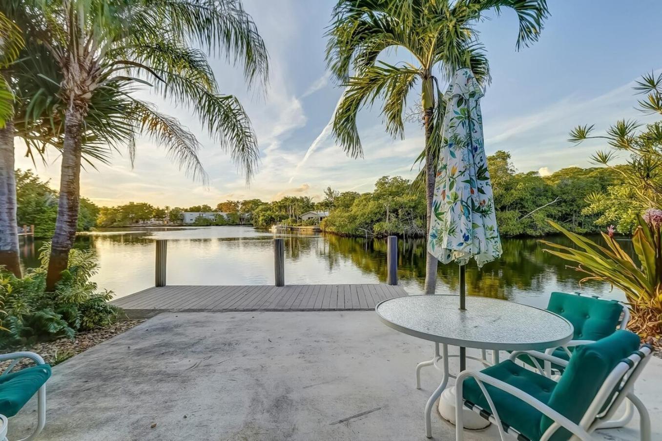Waterfront Apartment Private Patio Pool Fort Lauderdale Bagian luar foto