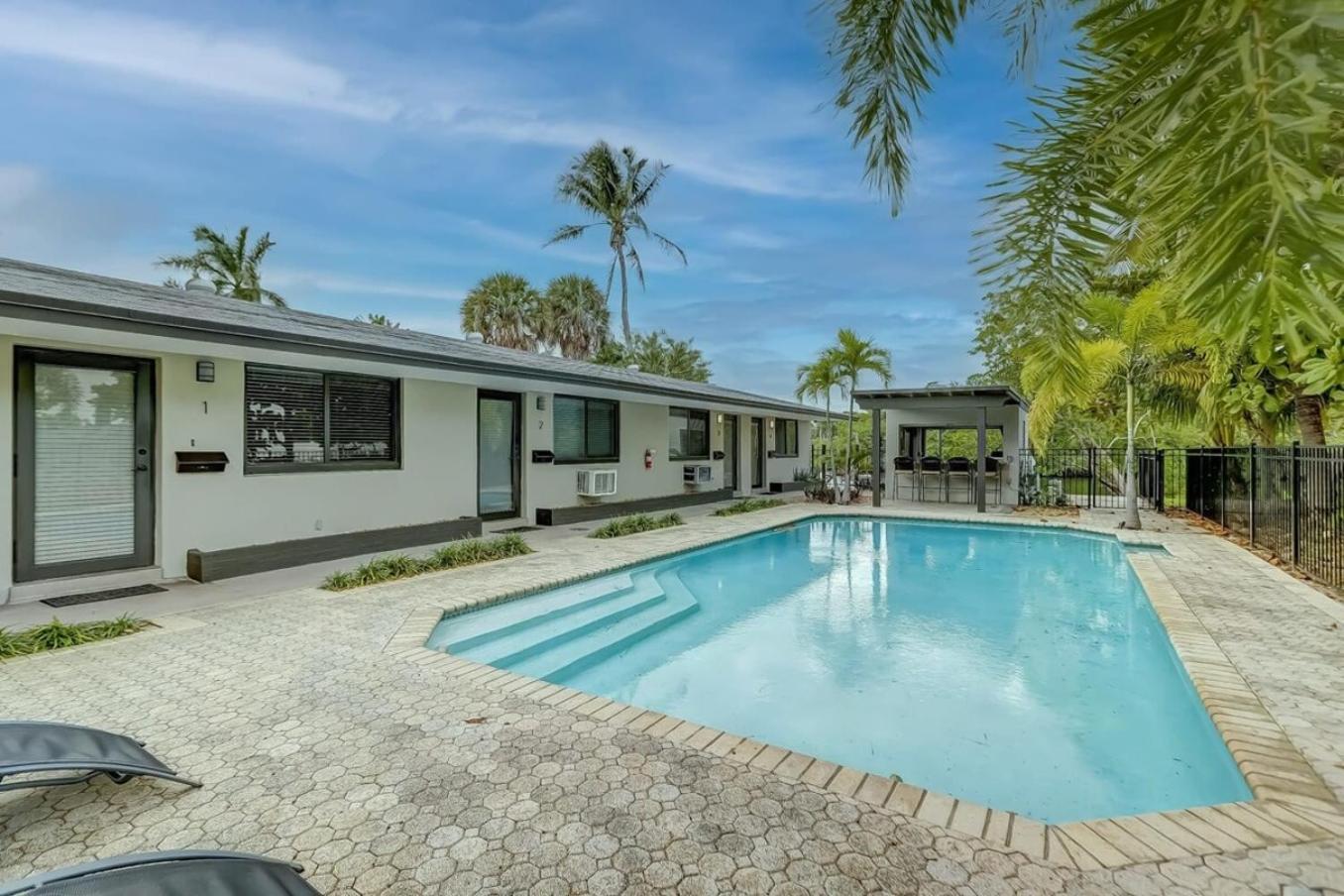 Waterfront Apartment Private Patio Pool Fort Lauderdale Bagian luar foto