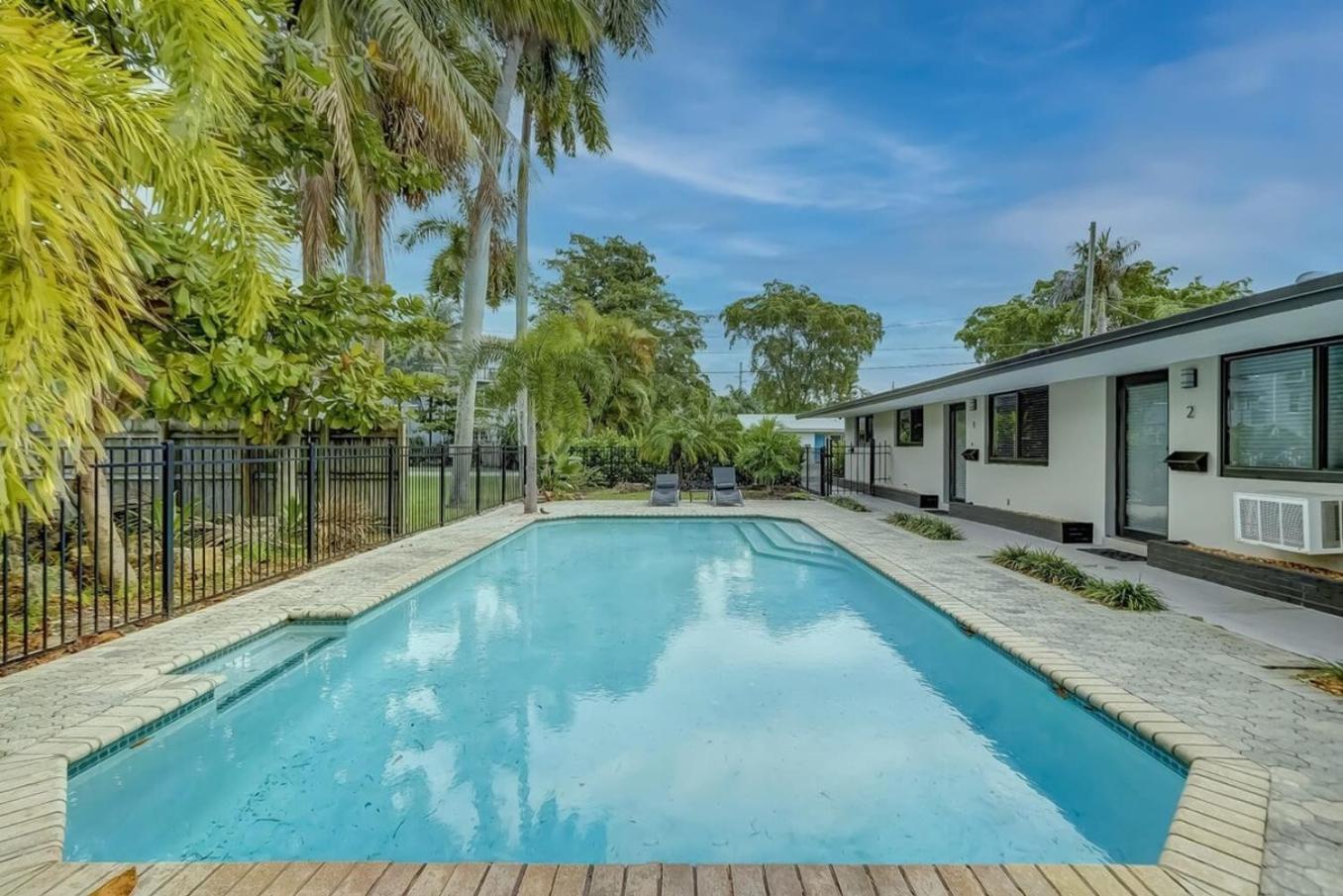 Waterfront Apartment Private Patio Pool Fort Lauderdale Bagian luar foto