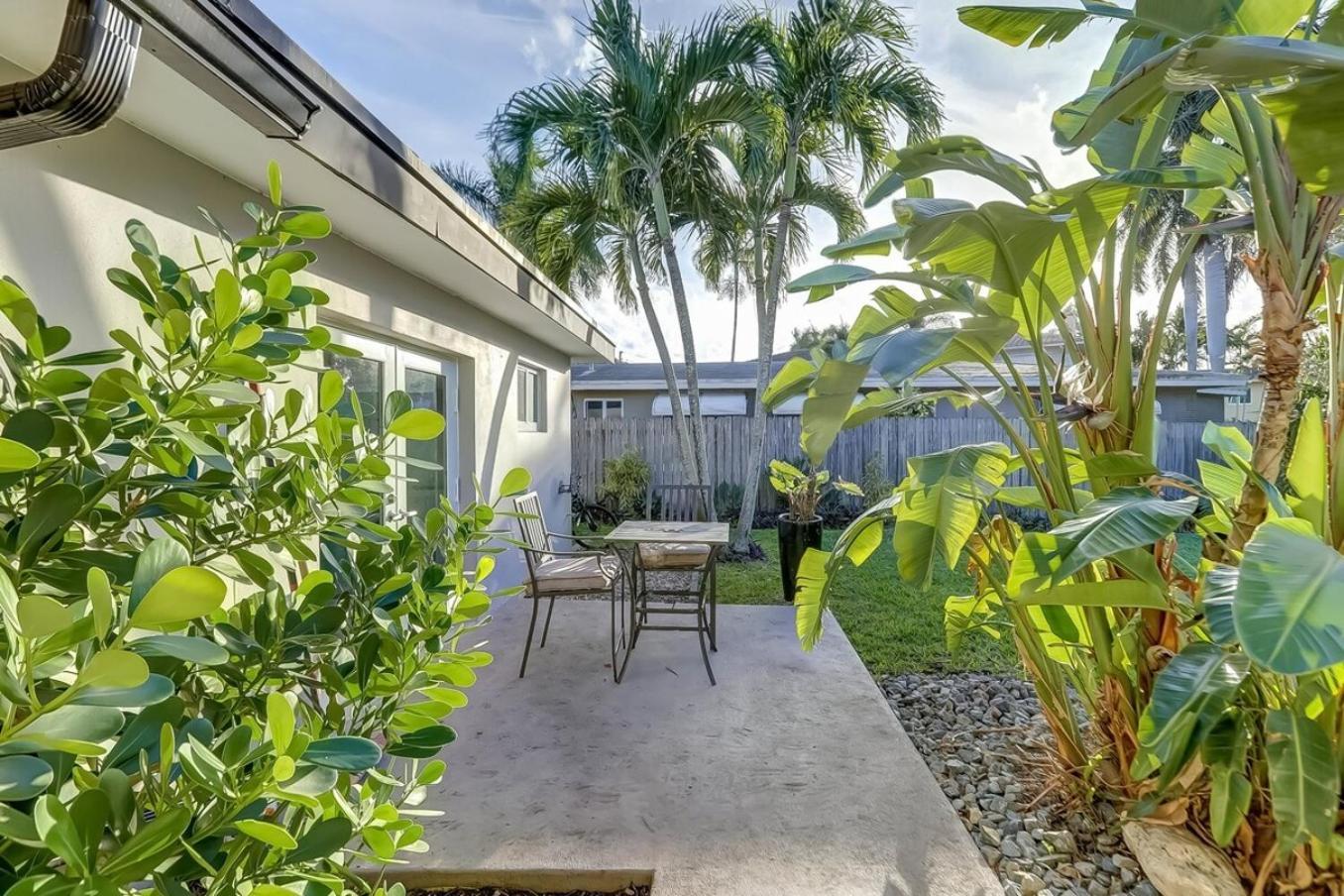Waterfront Apartment Private Patio Pool Fort Lauderdale Bagian luar foto
