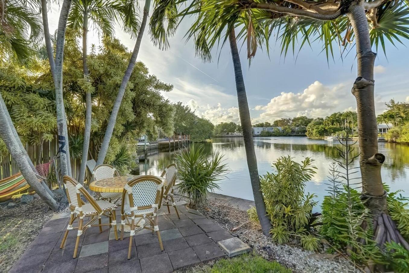 Waterfront Apartment Private Patio Pool Fort Lauderdale Bagian luar foto