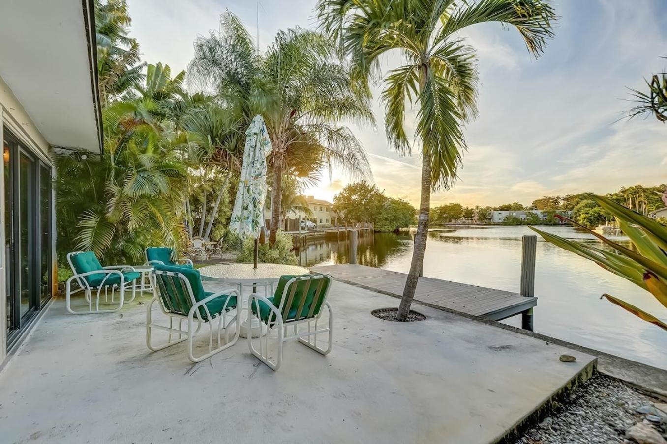 Waterfront Apartment Private Patio Pool Fort Lauderdale Bagian luar foto