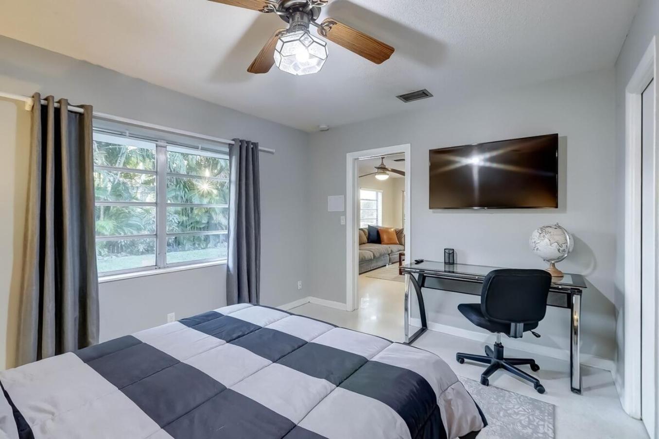 Waterfront Apartment Private Patio Pool Fort Lauderdale Bagian luar foto